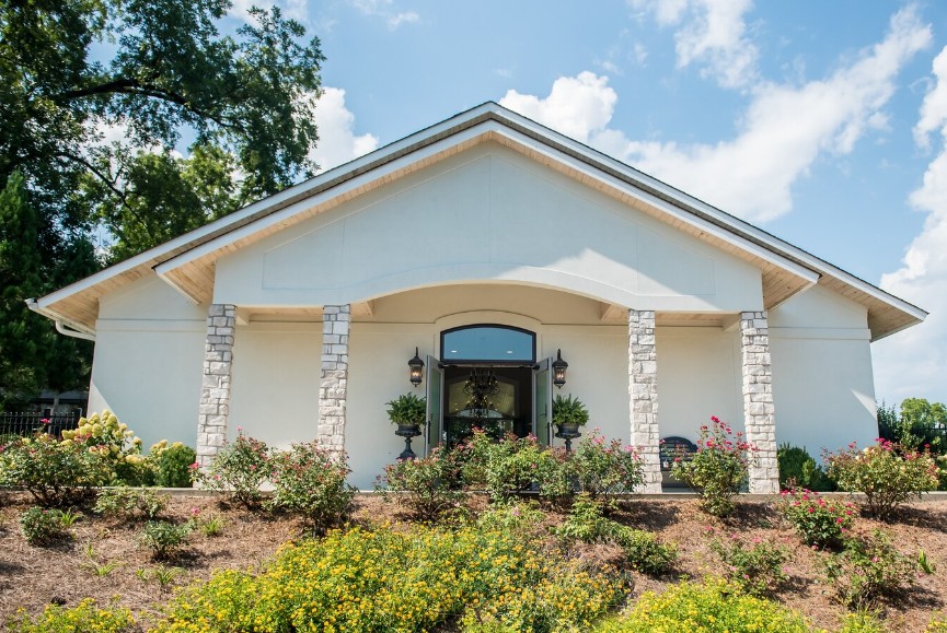 Chácara com casa e assude